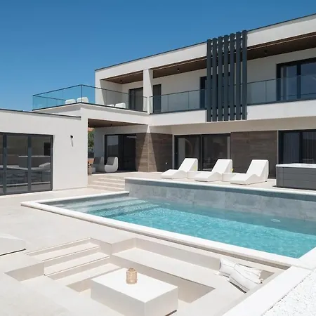 Adiloté Luxury Villa *
